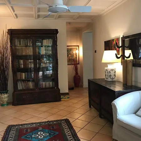 Villa Luxury With Swimming Pool In *