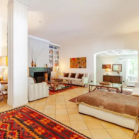 Villa Luxury With Swimming Pool In *