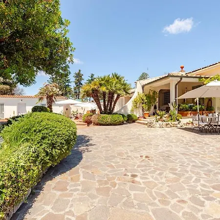 Luxury With Swimming Pool In Villa Roma