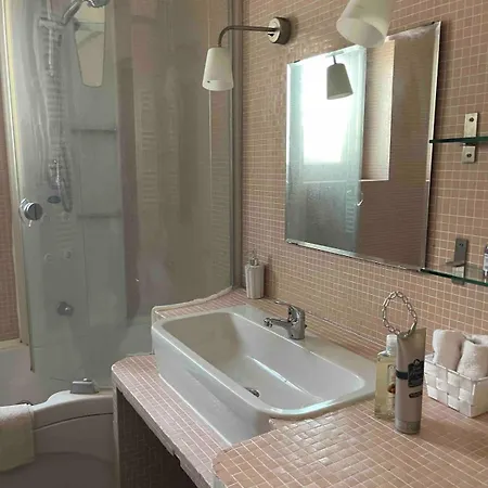 Villa Luxury With Swimming Pool In *